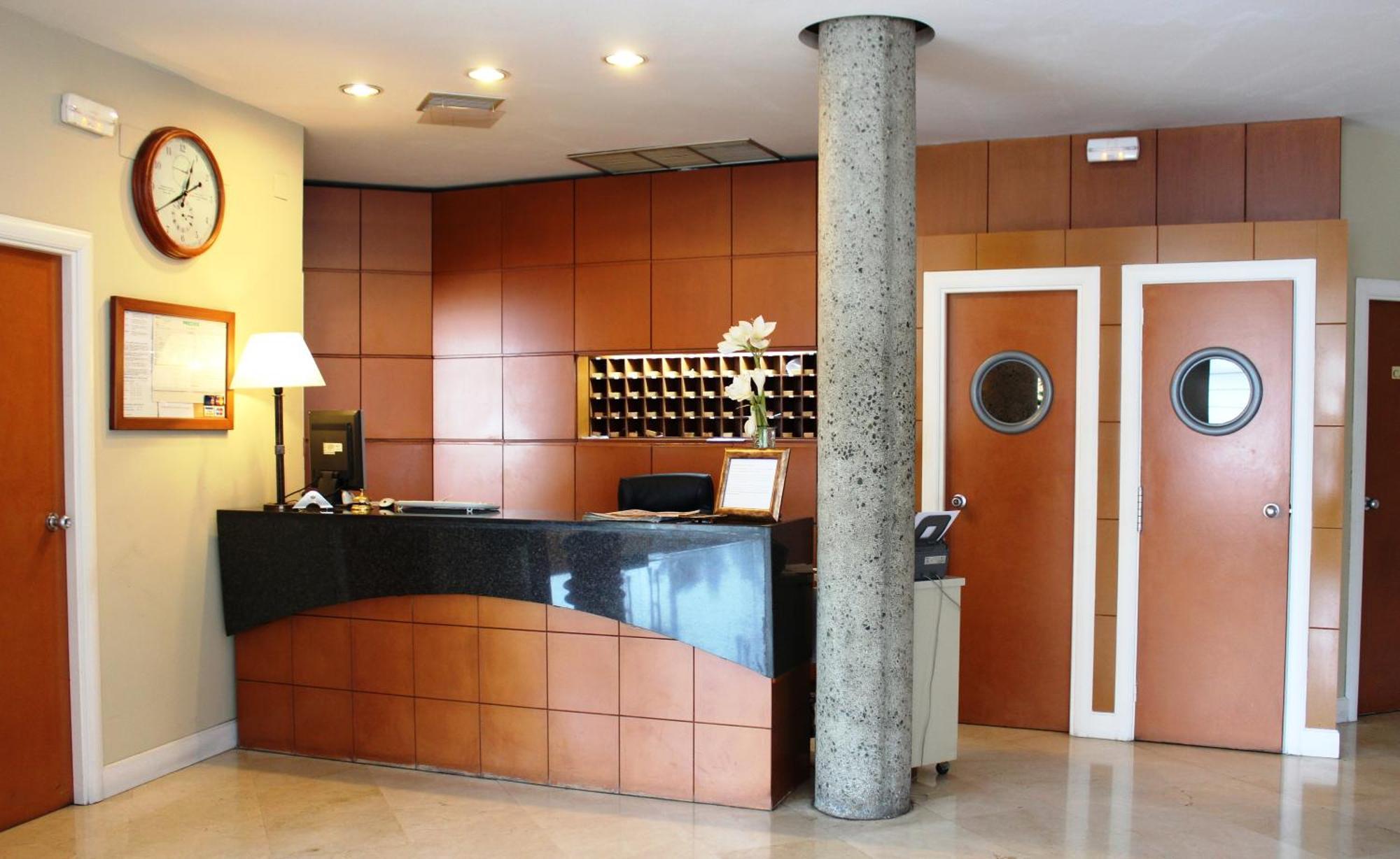 Hotel Azar プラセンシア エクステリア 写真